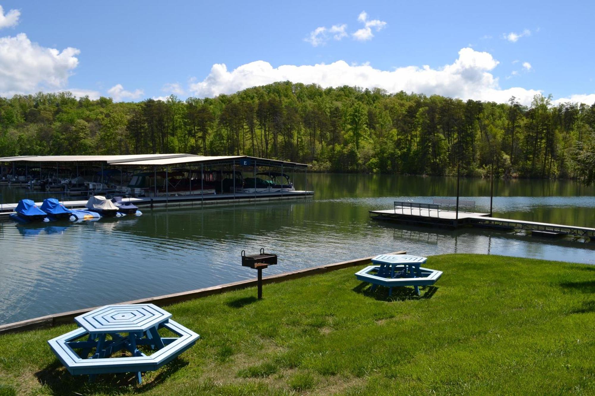 Boundary Waters Resort & Marina Hiawassee Exteriör bild